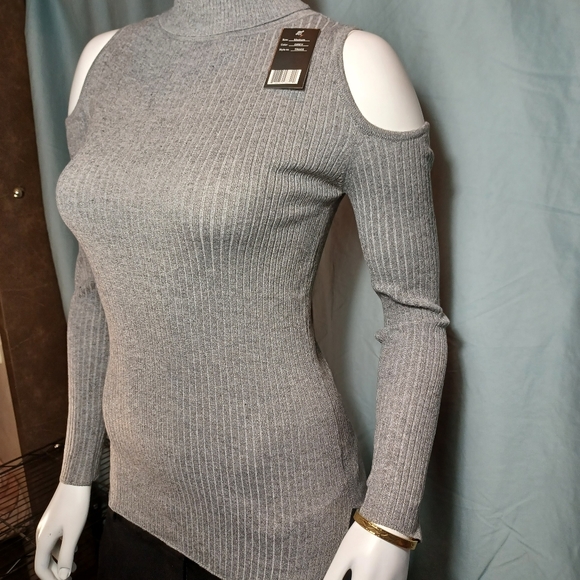 ๐ค Grey Cold Sholder Top Maze Collection - Picture 5 of 12